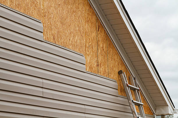 Professional Vinyl Siding technician working in Waynesville, OH